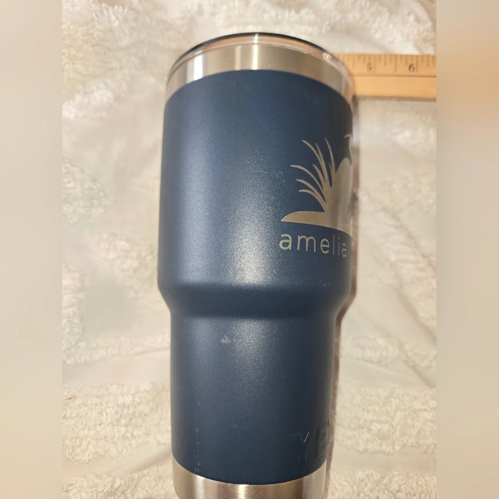 YETI Dark Blue Tumbler with Silver Design Amelia Island Heron NWT - Picture 5 of 13